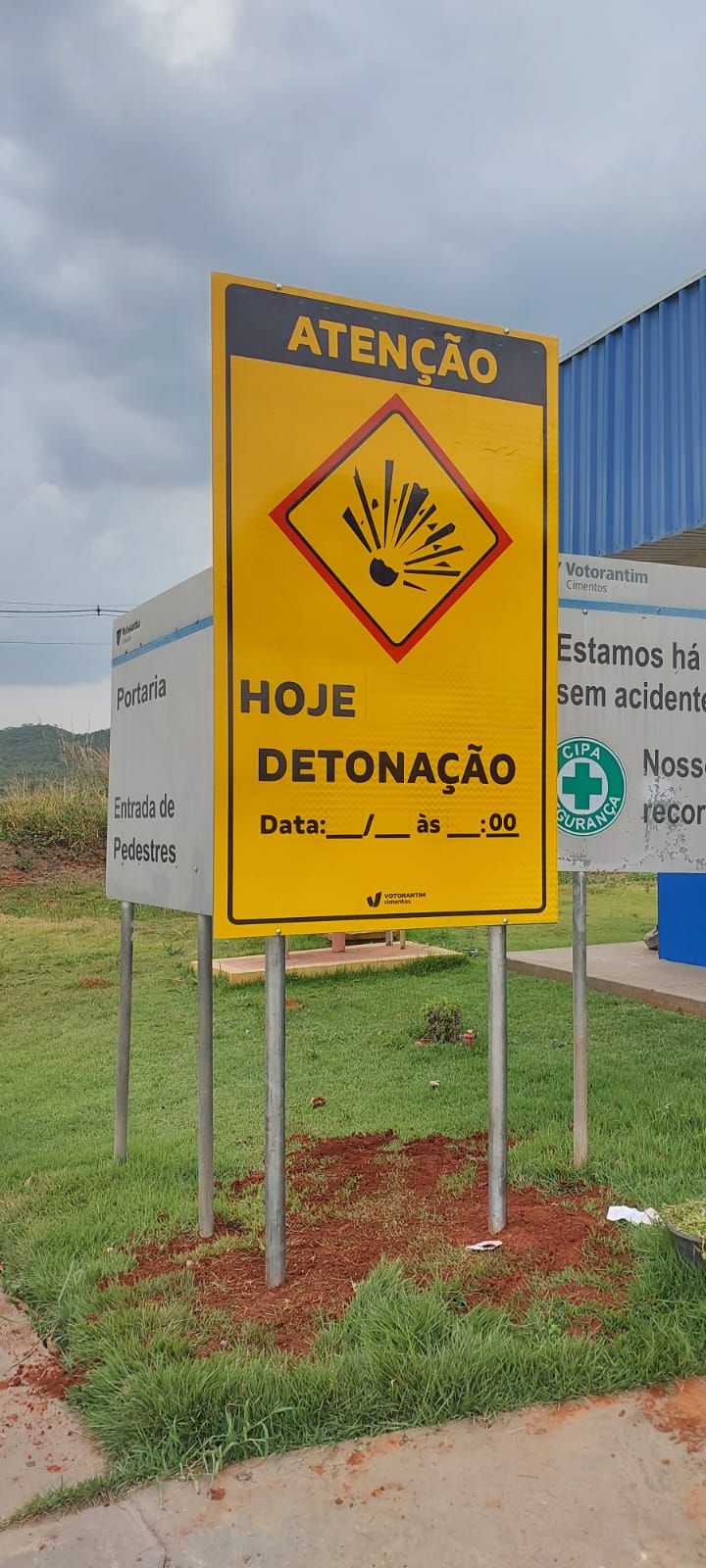 Placa Refletiva Detonação